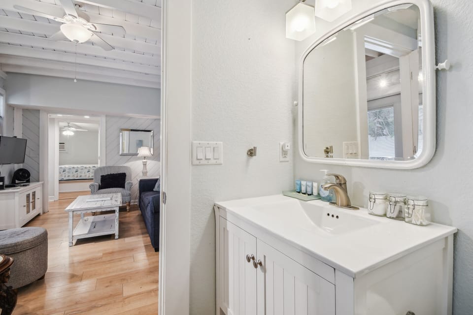 Full Bathroom 2