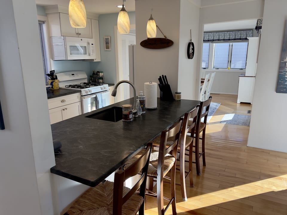 Kitchen bar