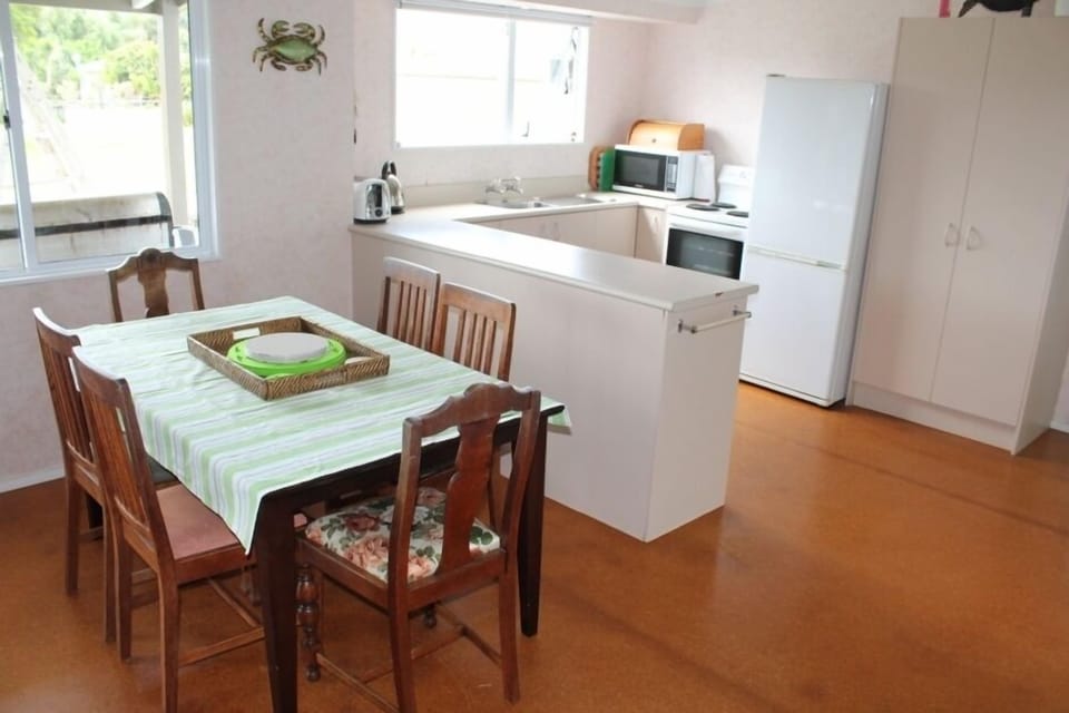 Kitchen and dining area.