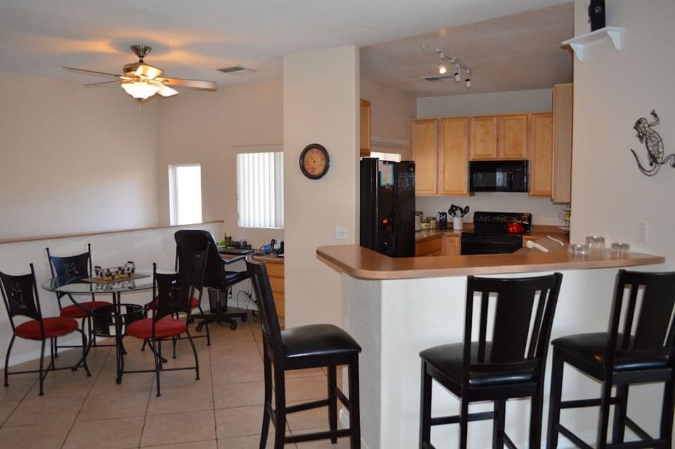 Fully equipped kitchen/dining room with computer desk
