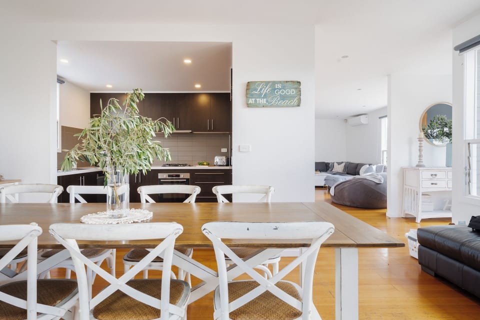 Open plan living, dining &amp; kitchen areas