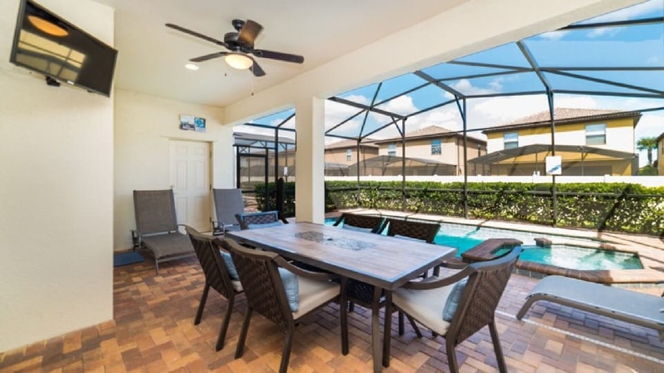 Villa lanai, pool, spa, TV and patio