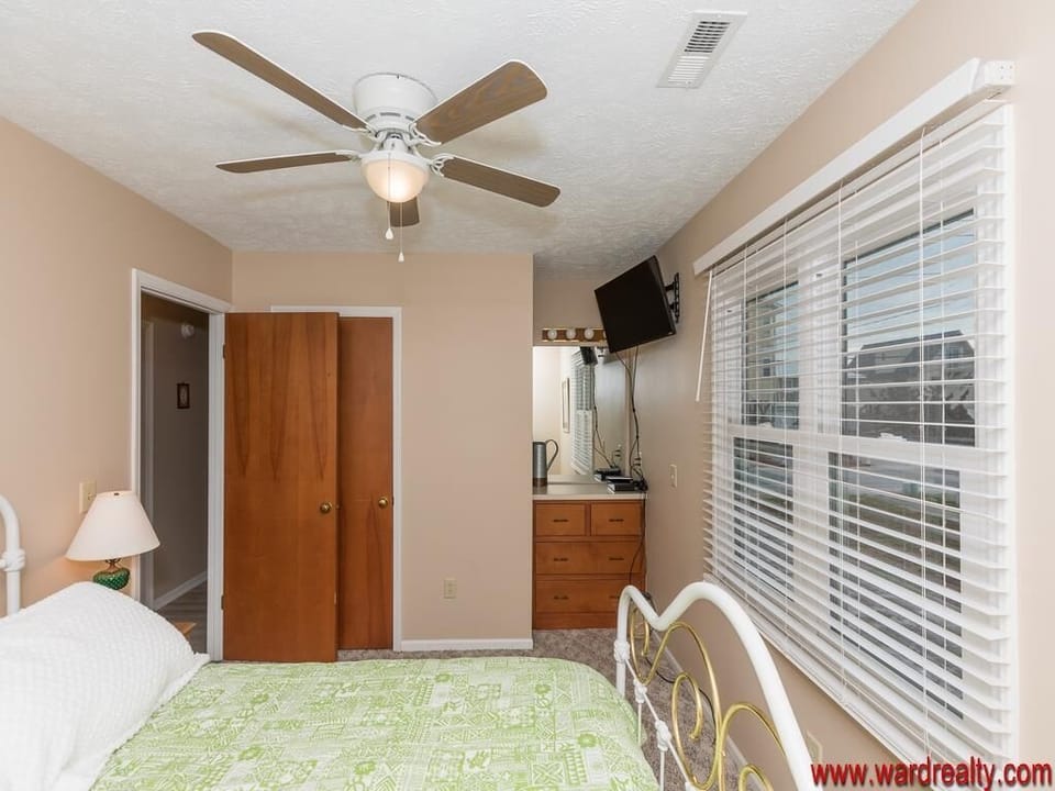 South Queen Bedroom II