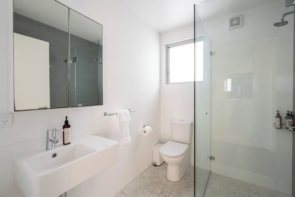 Downstairs Bathroom 01