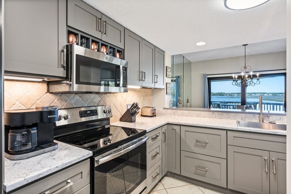 Fully equipped kitchen.