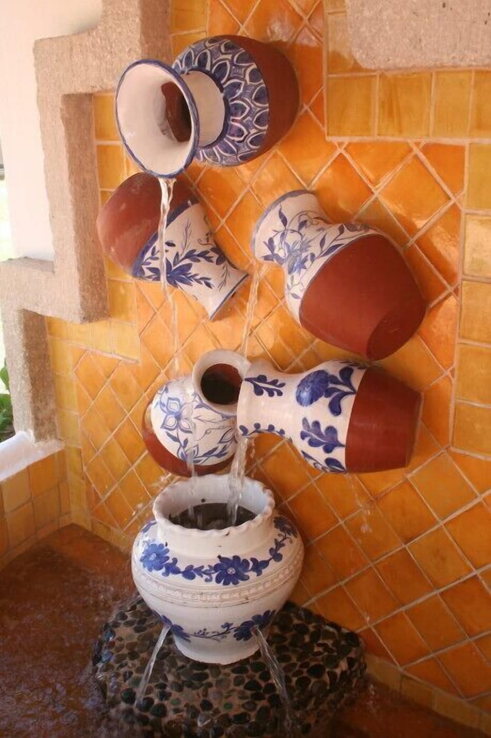 Villa-Canteena-front-porch-fountain.jpg