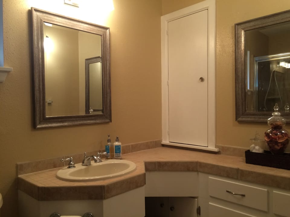 Bathroom in the ground floor