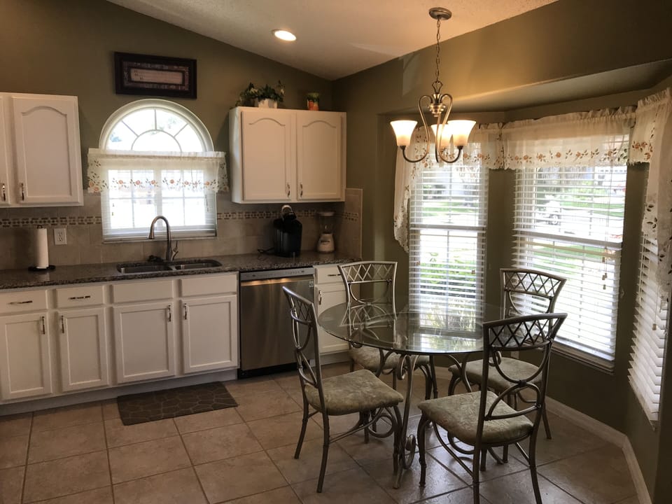 Fully equiped kitchen with stainless steel appliances