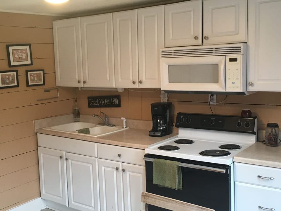 Fully equiped kitchen will allow you to eat in and feel at home.