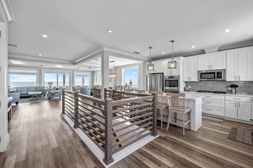 Nice open floor plan for ease of entertaining.