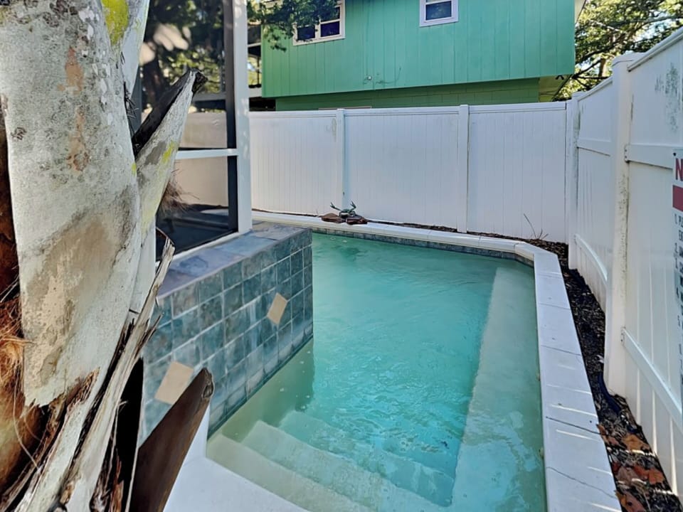 Unique Design, L-Shaped Private Pool