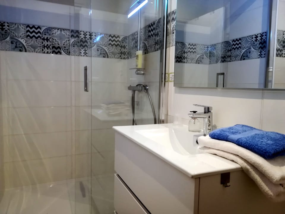 Family Room (Maronne) | Bathroom | Free toiletries, hair dryer, towels
