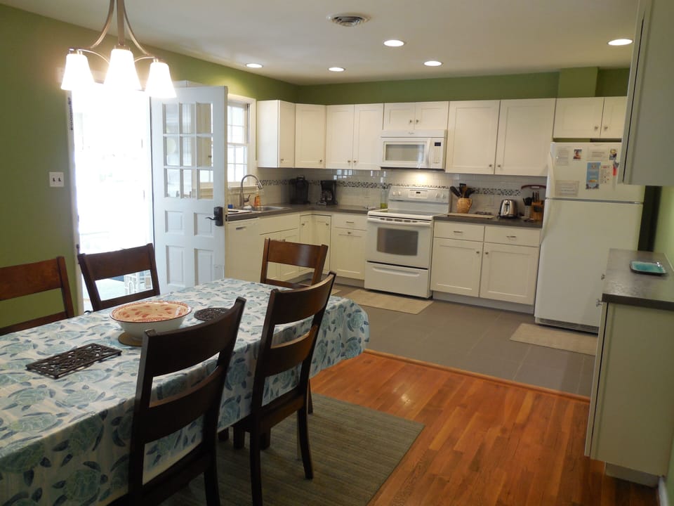 Kitchen/Dining Room. Access to Back Porch.