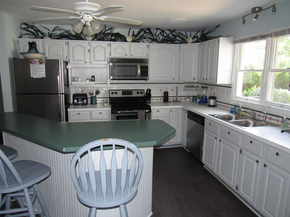 Fully Equipped Kitchen, Stainless Steel  Appliances, With Island Seating