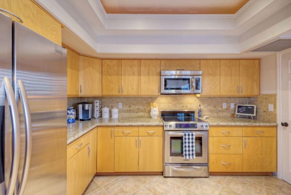 Fully stocked kitchen for cook a fantastic meal!