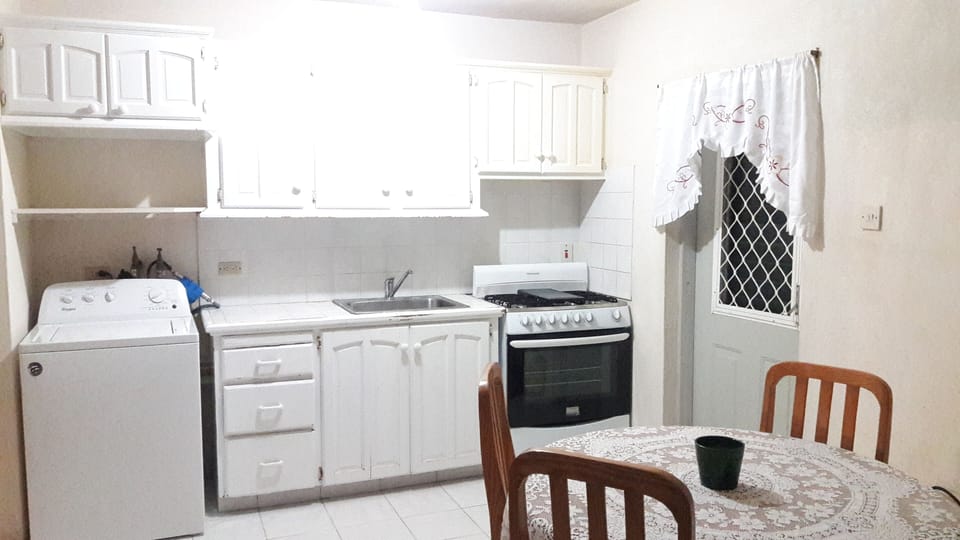 kitchen/dining area