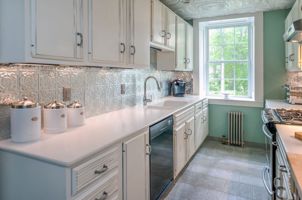 Full kitchen