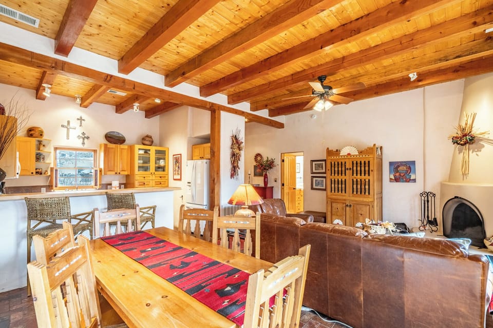 Kitchen / Dining Area