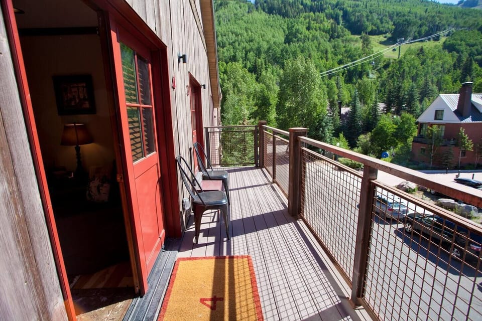 The balcony 