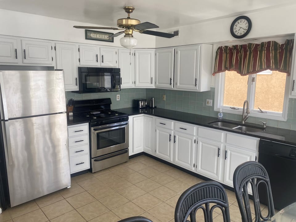 Eat in kitchen, drip & keurig, nutra bullet, blender, microwave, dishwasher, etc