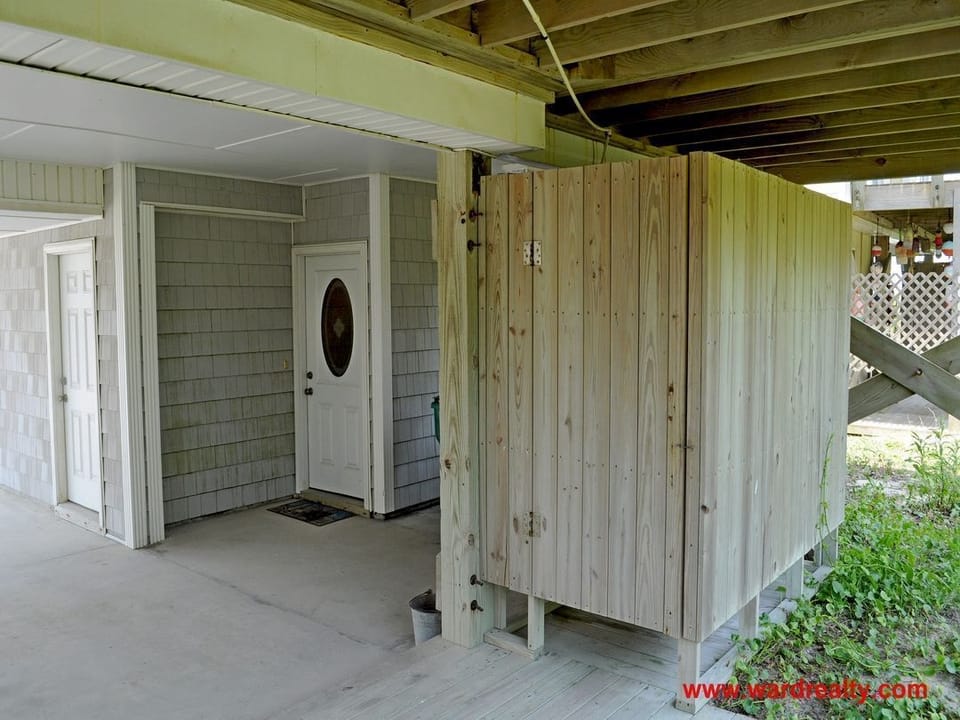 Outdoor Shower & Wet Weather Entry