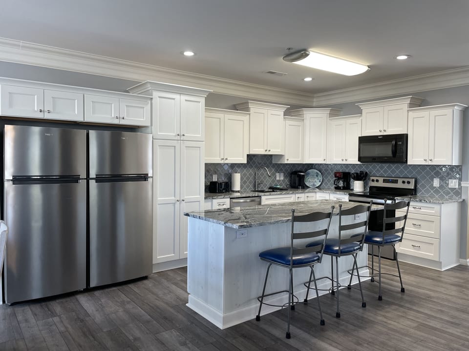 New kitchen cabinets and granite countertops 2023