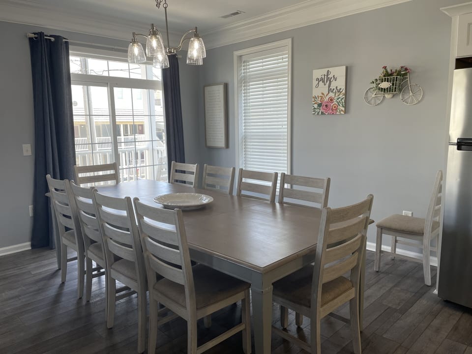 Cheerful dining area with balcony access