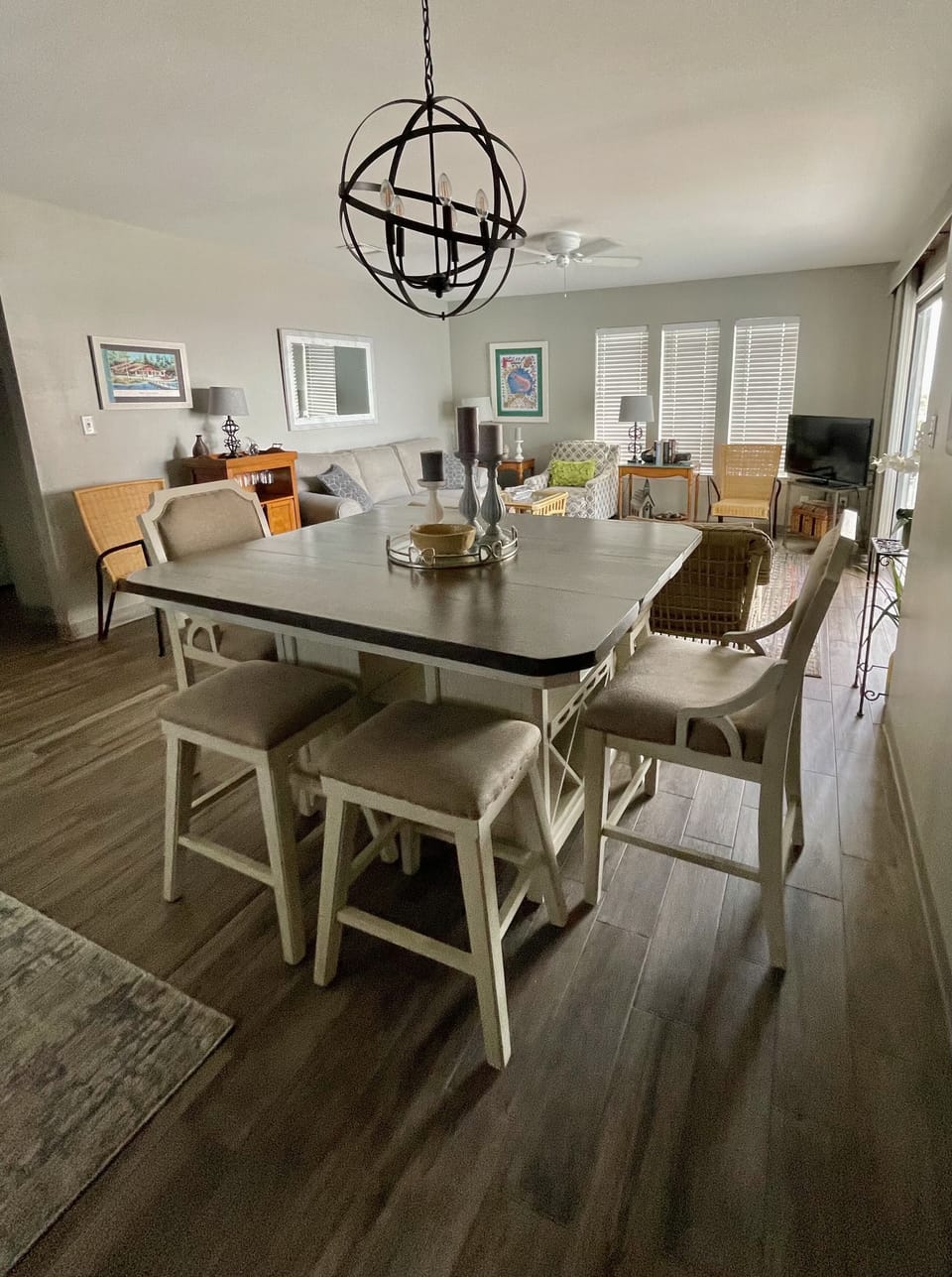 Looking into the kitchen & living room from the entrance 