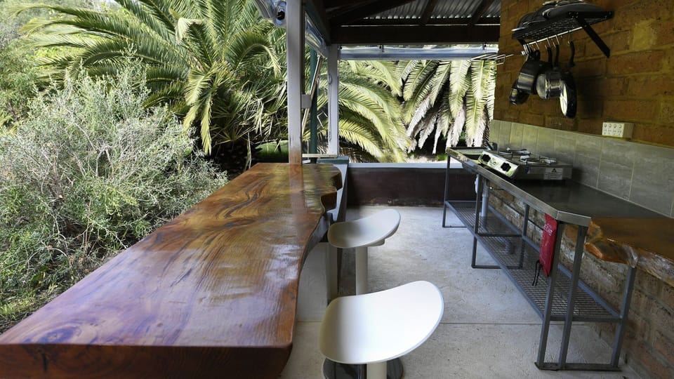 Alfresco dining - kitchen
