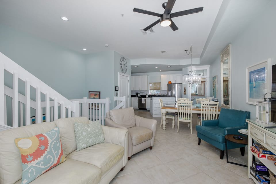 Living room/Dining and kitchen