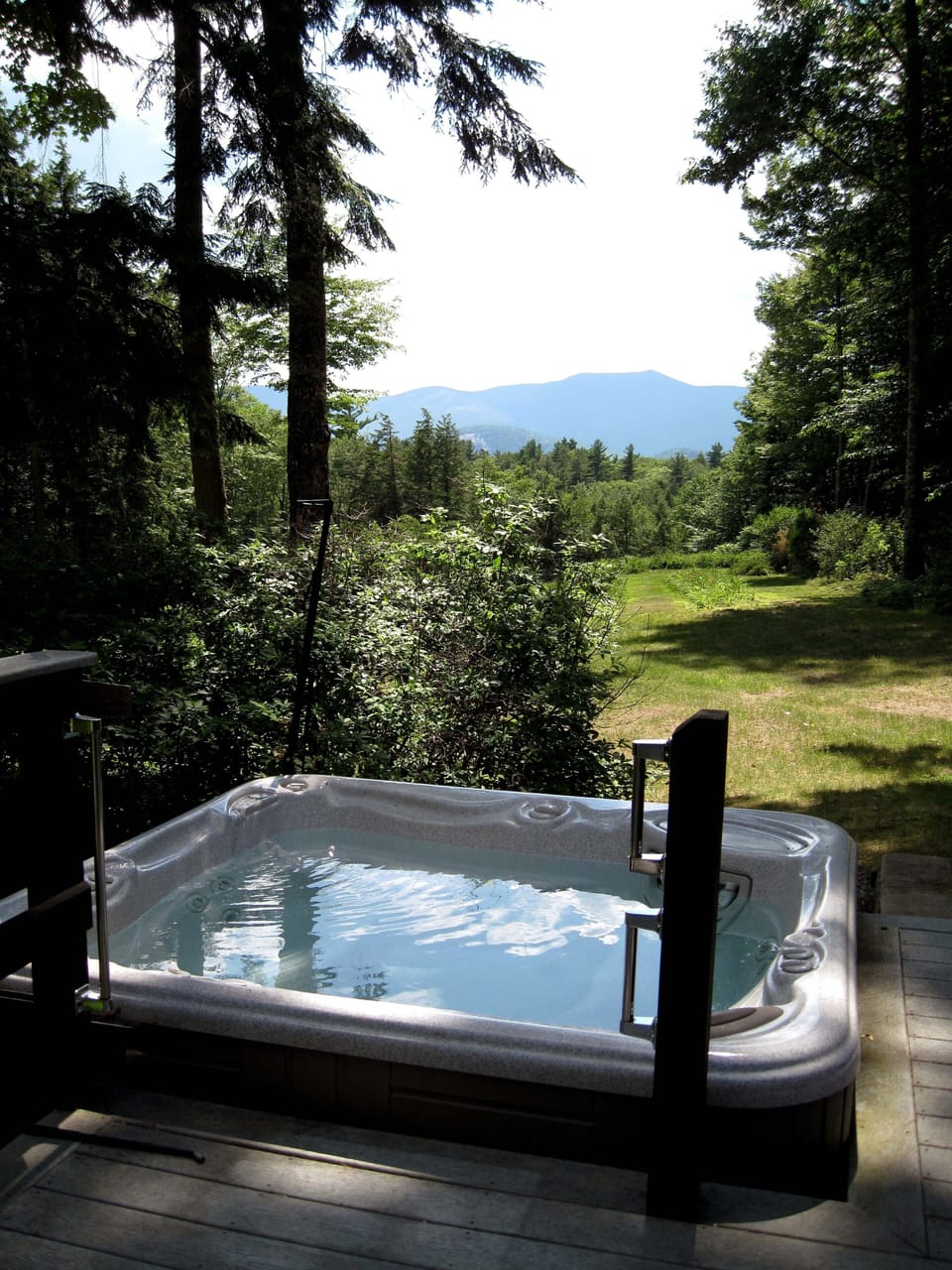 Year-round Jacuzzi with amazing mountain views!