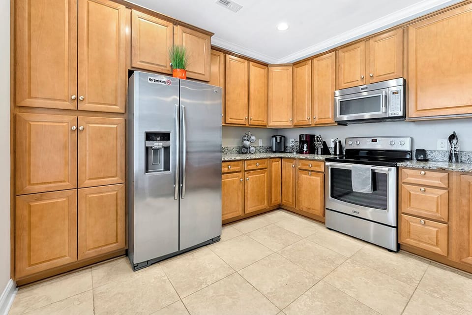 All modern appliances to make meal preparation a breeze.