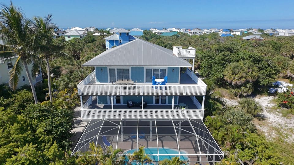 back of house with pool