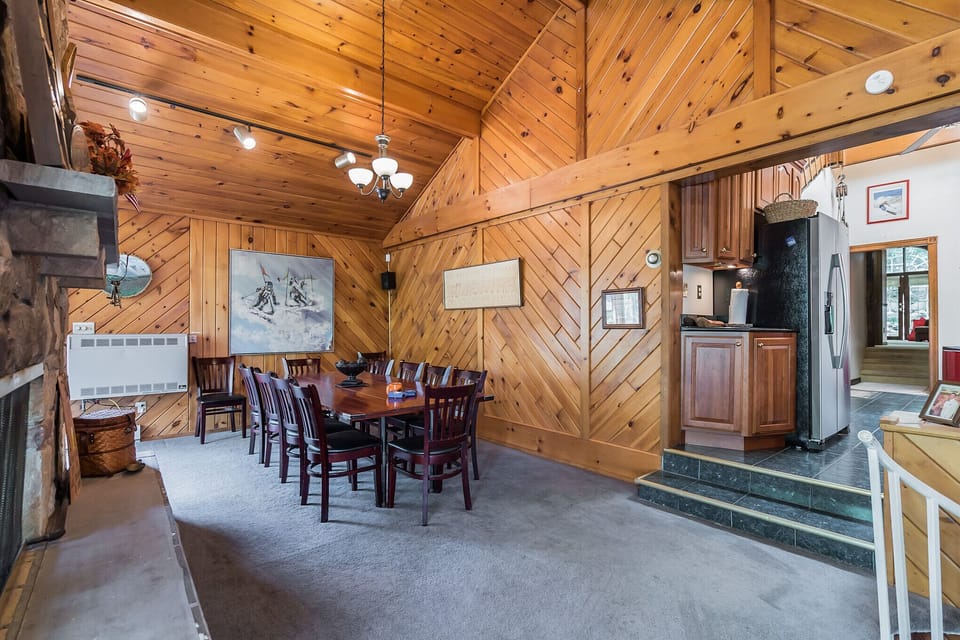 dining area right off of kitchen, super convenient
