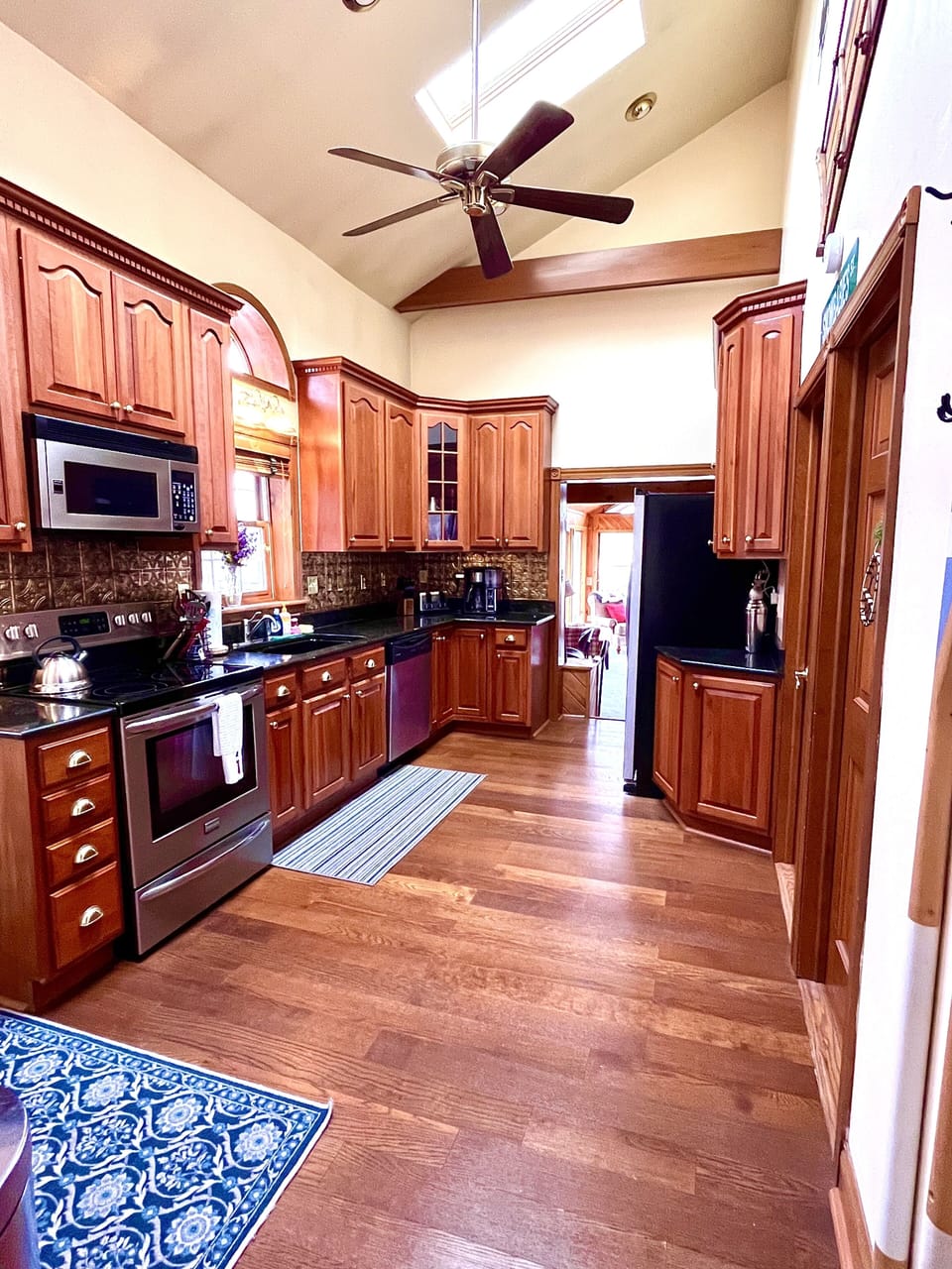 Solid wood cabinets, granite counters, stainless steel appliances,ready for you!