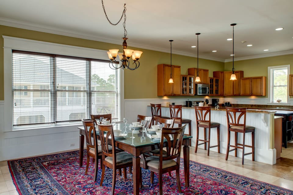 07 Dining and Kitchen.jpg