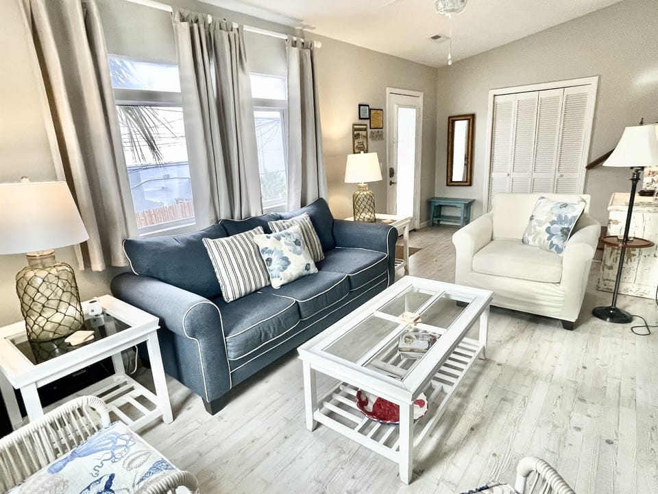 201 at Ocean Inn has been recently painted in soft relaxing tones.  While "compact" at just over 600sf, it offers enough space for 6 sleepers in two beds and a queen sleeper sofa.