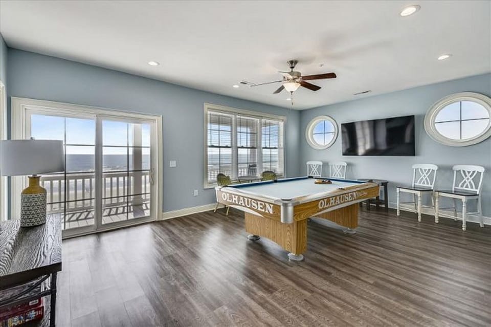 Billiards anyone? This wonderful game room has breathtaking views!
