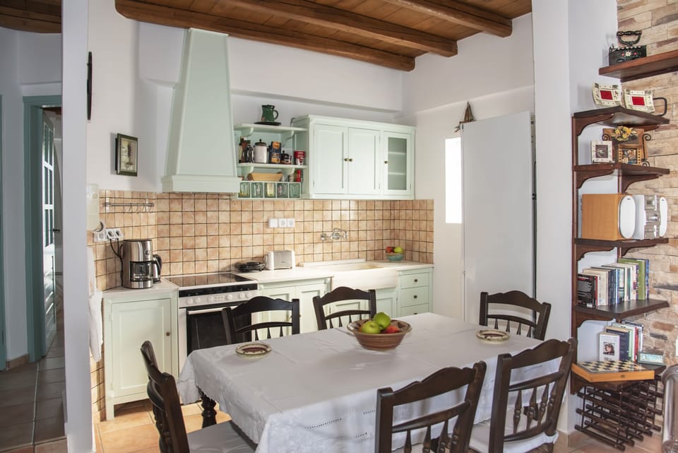 kitchen & dining area