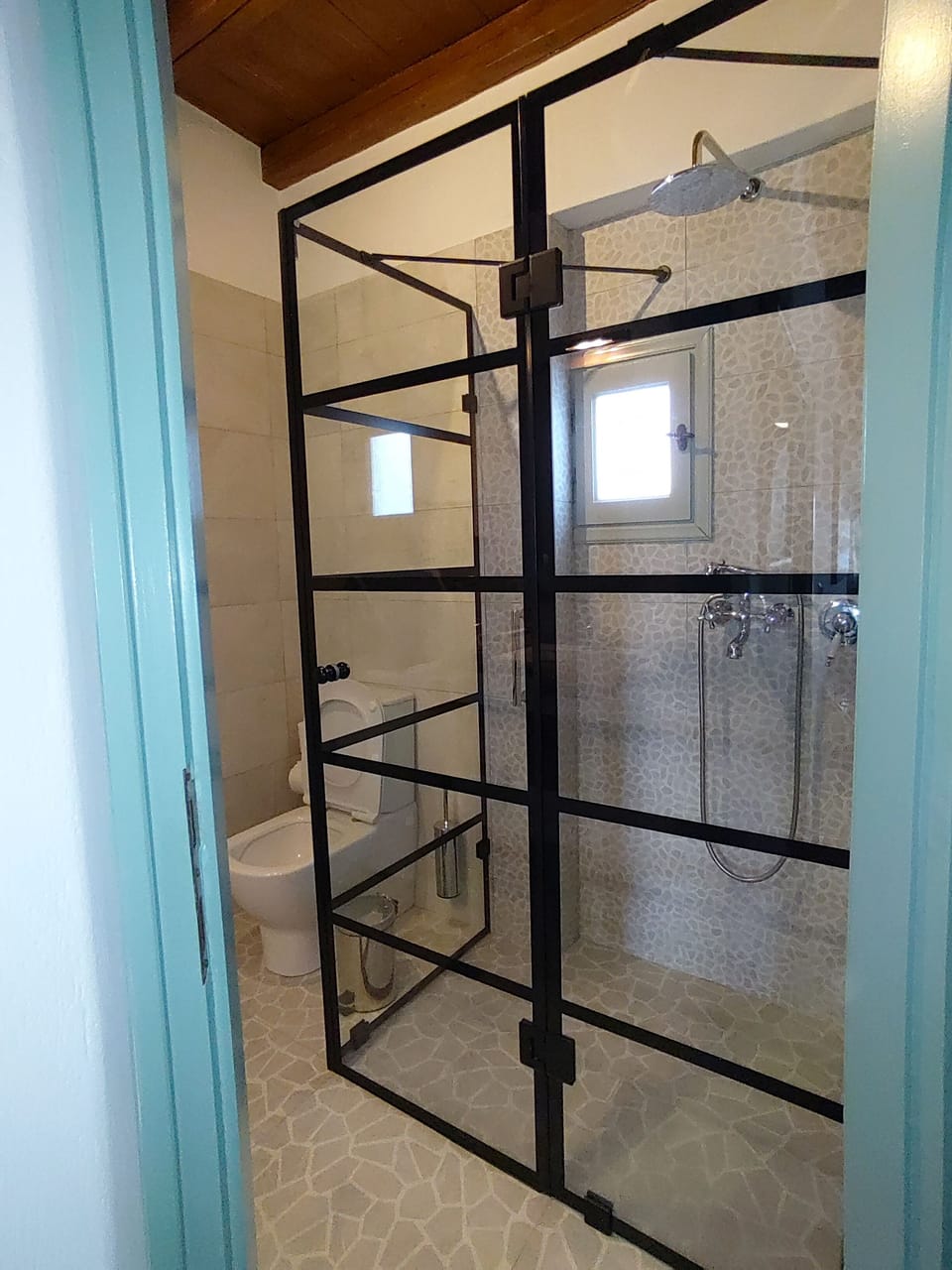 bathroom 2 with toilete & shower 