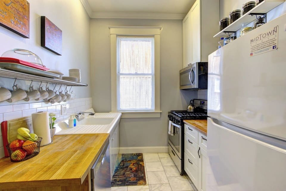 Gas stove and a microwave to cook up a quick meal.