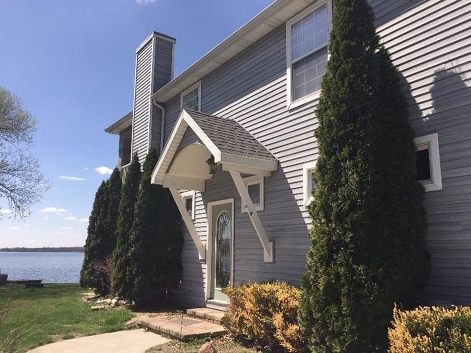 Side Entryway