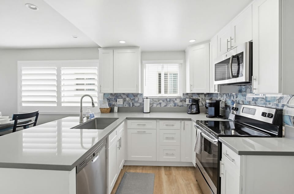 Beautiful, open kitchen fully equipped!