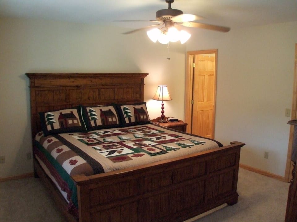 Downstairs bedroom with king size bed and bathroom