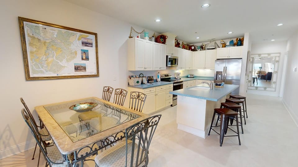 Dining & Kitchen