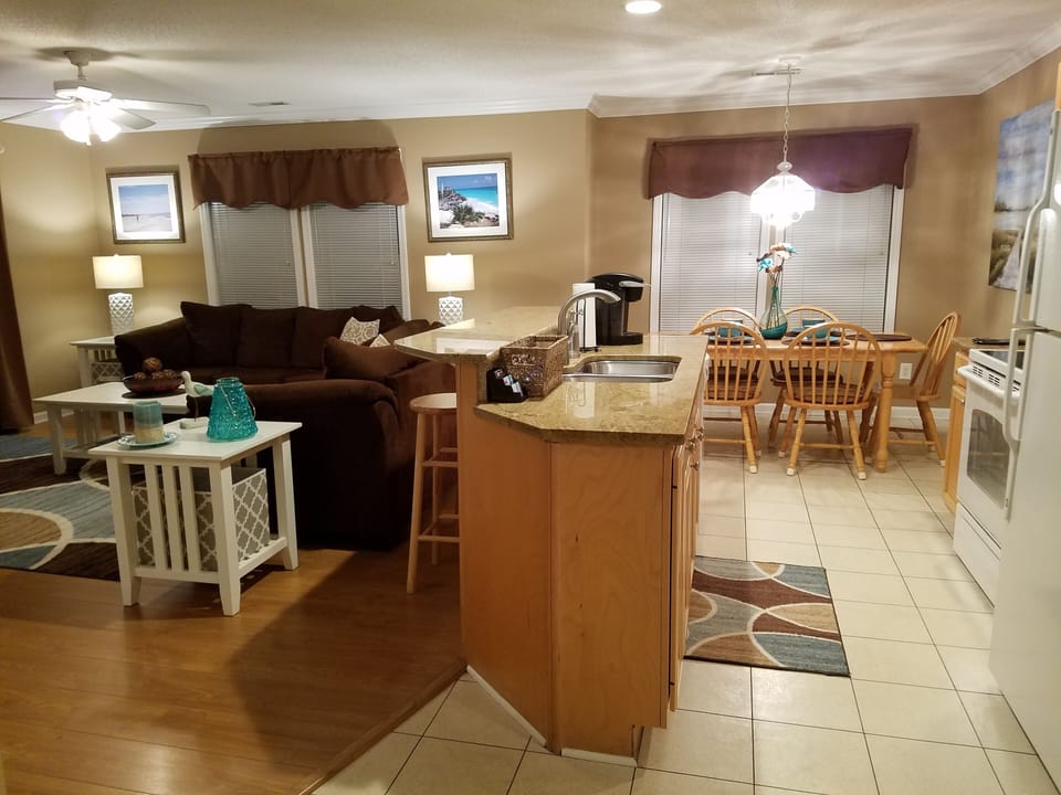 Full-size kitchen, granite countertops, crisp room-brightening appliances.
