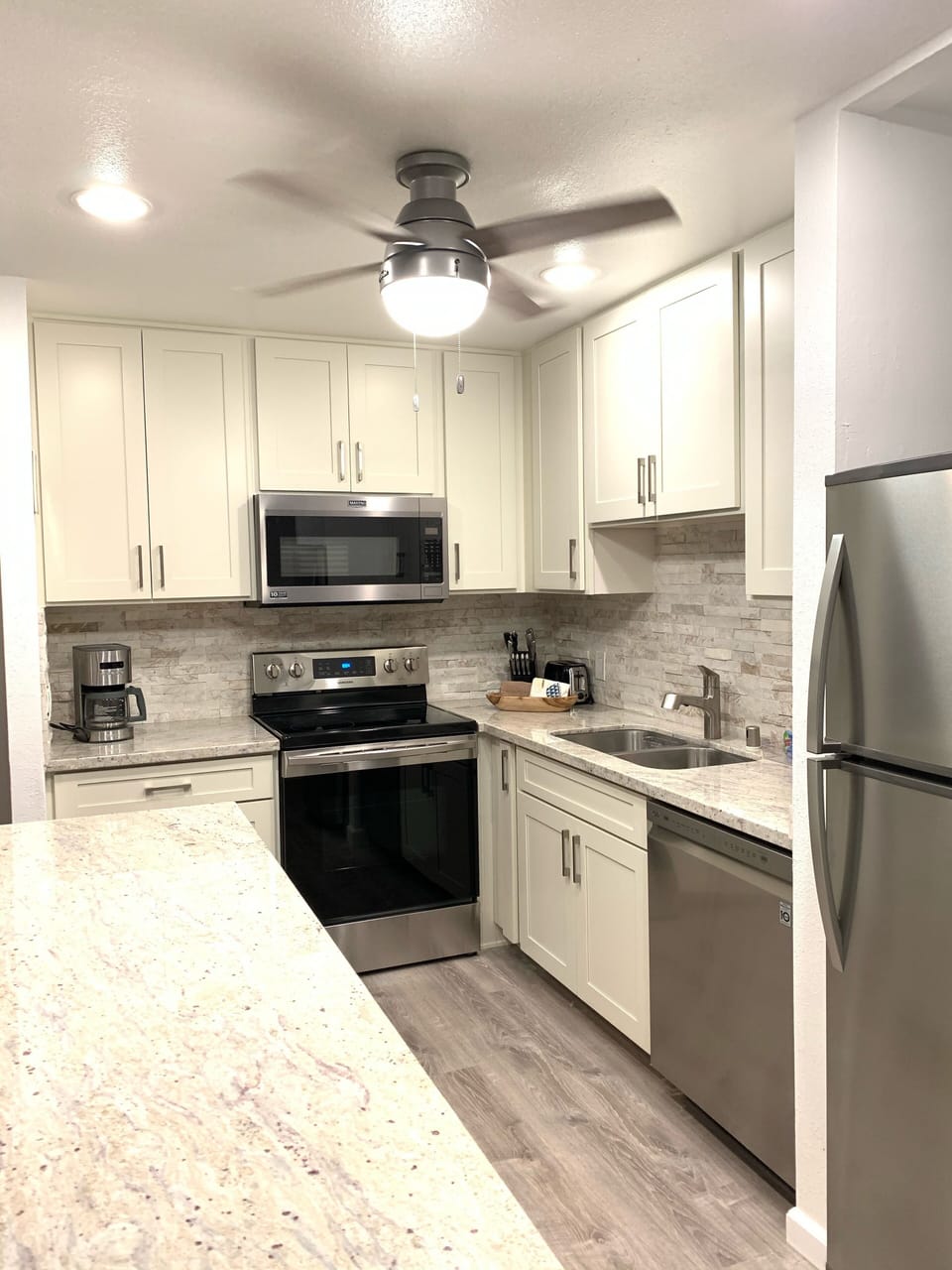 Newly remodeled kitchen!  Beautiful granite counters, quartz backsplash, etc. 