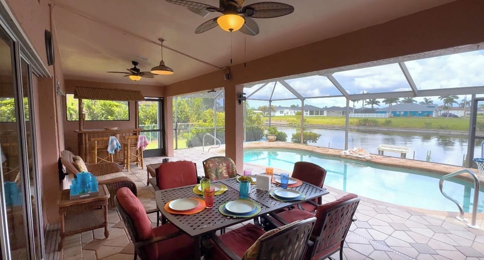 Have your meals poolside at the dining table with room for 6