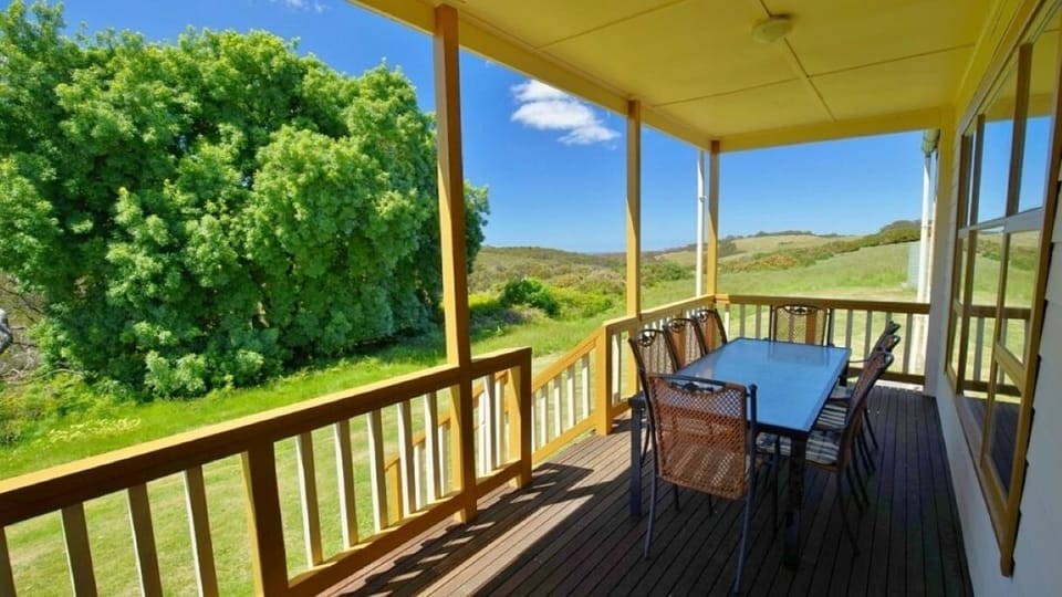 Balcony overlooking Tapanappa Creek towards the Southern Ocean