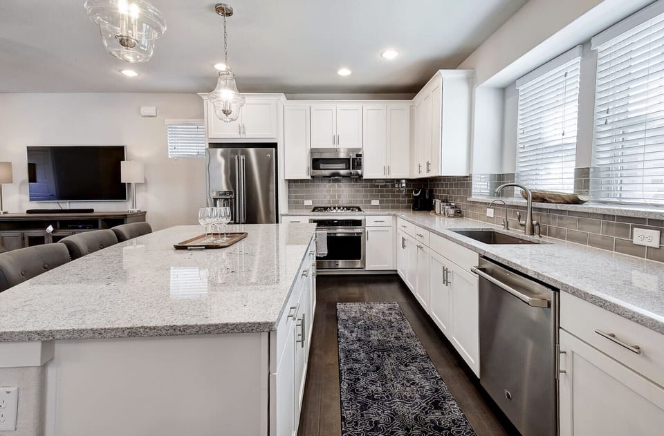 Open kitchen with plenty of room for all the family around. Modern appliances